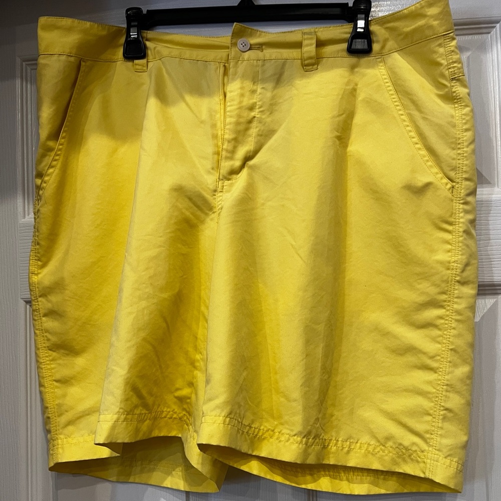 COPY - Columbia Mens Shorts size 38 lightweight great summer color